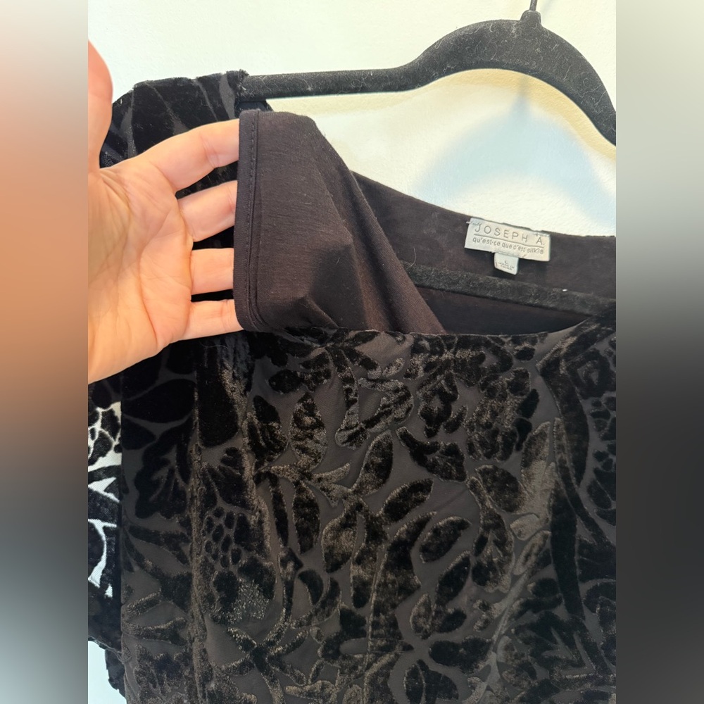 Joseph A. Black Velvet Rounded Floral/Leaf Print Collar Top - Size L‎ - Picture 7 of 12